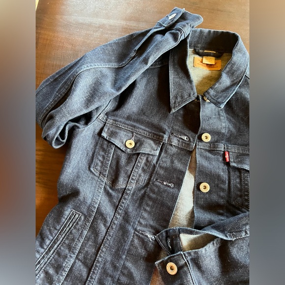 Dark Denim Levi’s jeans jacket - Picture 4 of 10